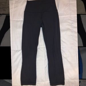 Black Lululemon cropped aligns